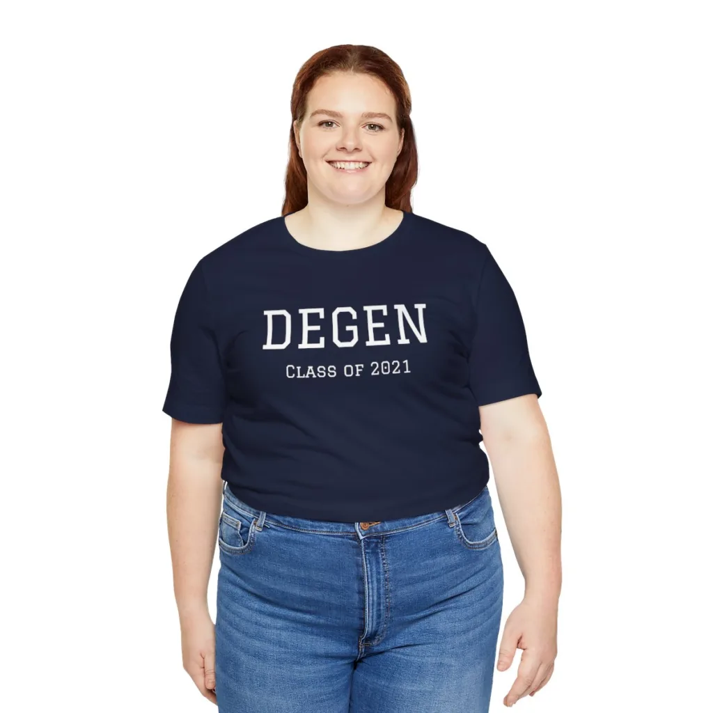 A women wearing a tshirt that says "Degen Class of 2021"